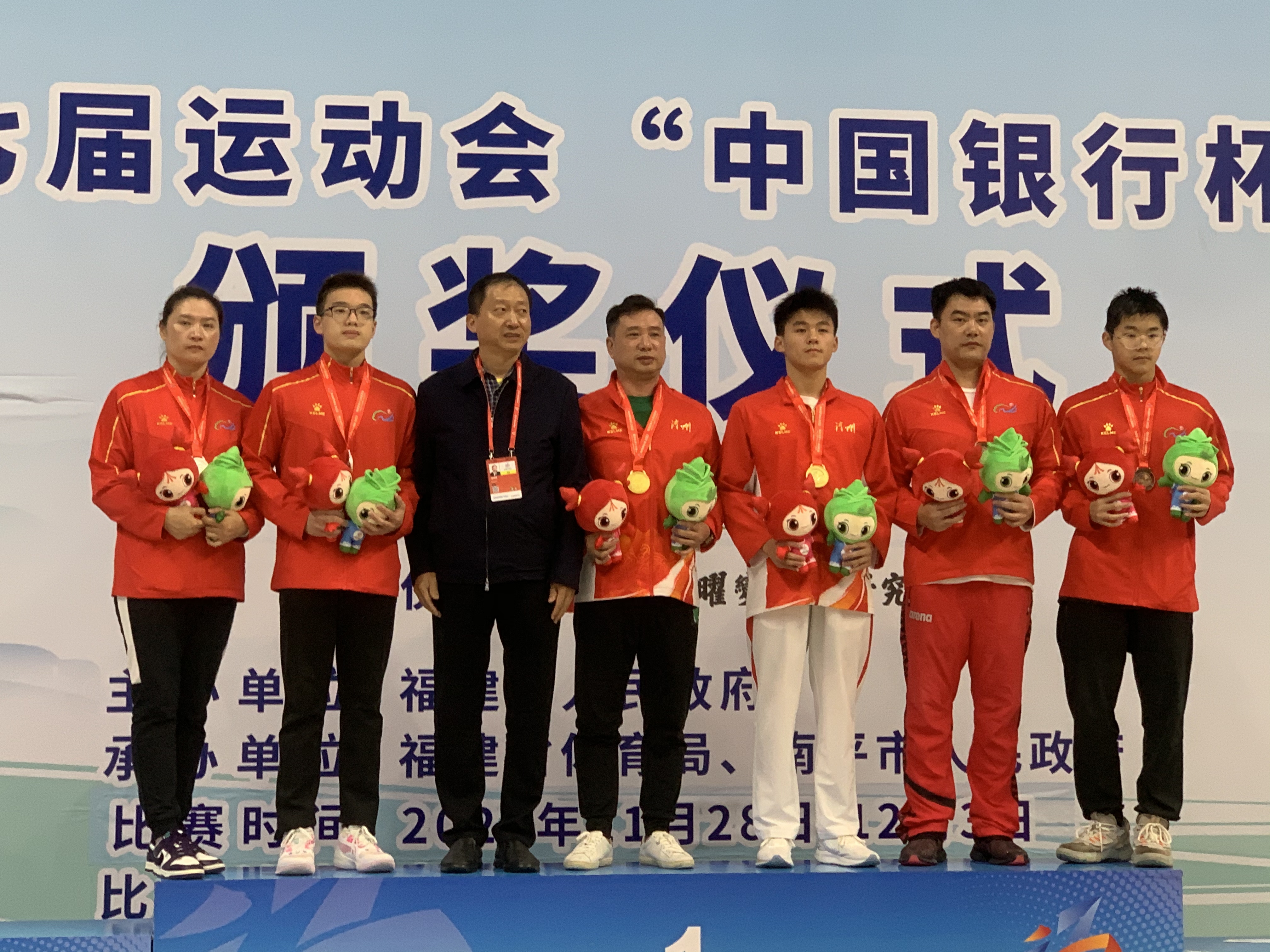 男子乙组蝶泳全能冠军.jpg